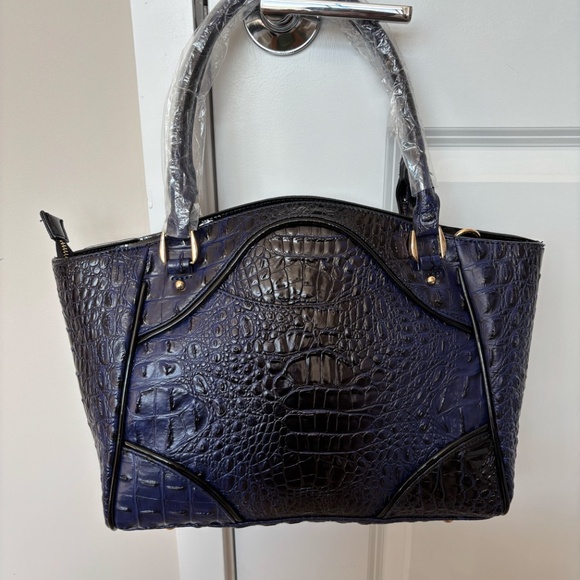 Stauer Crocodile-Embossed Blue Handbag with Wallet - Picture 2 of 13